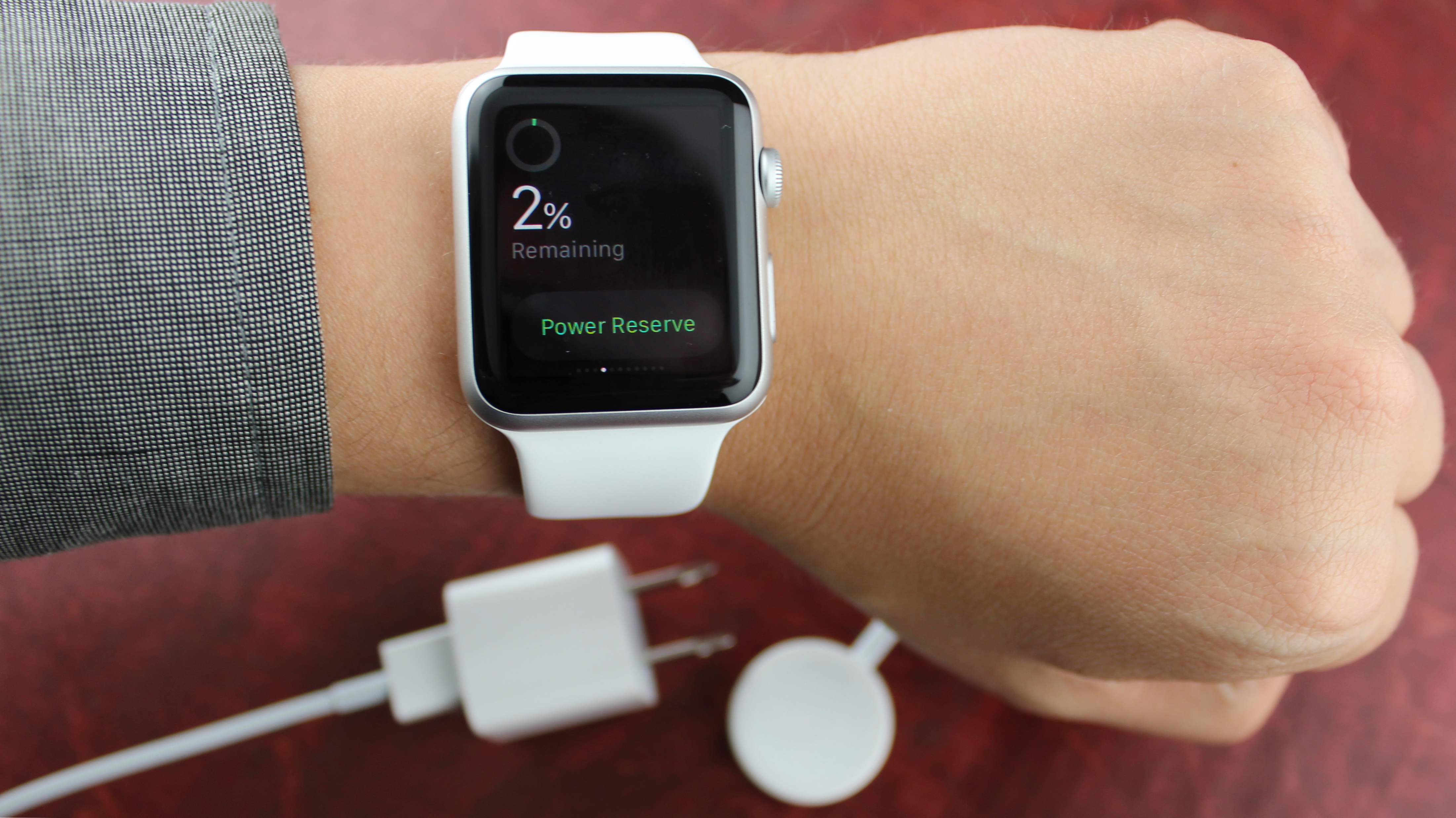 Смарт часы не заряжаются и не включаются. Apple watch Series 7 зарядка. Apple watch в Мвидео. Эпл вотч не заряжаются.